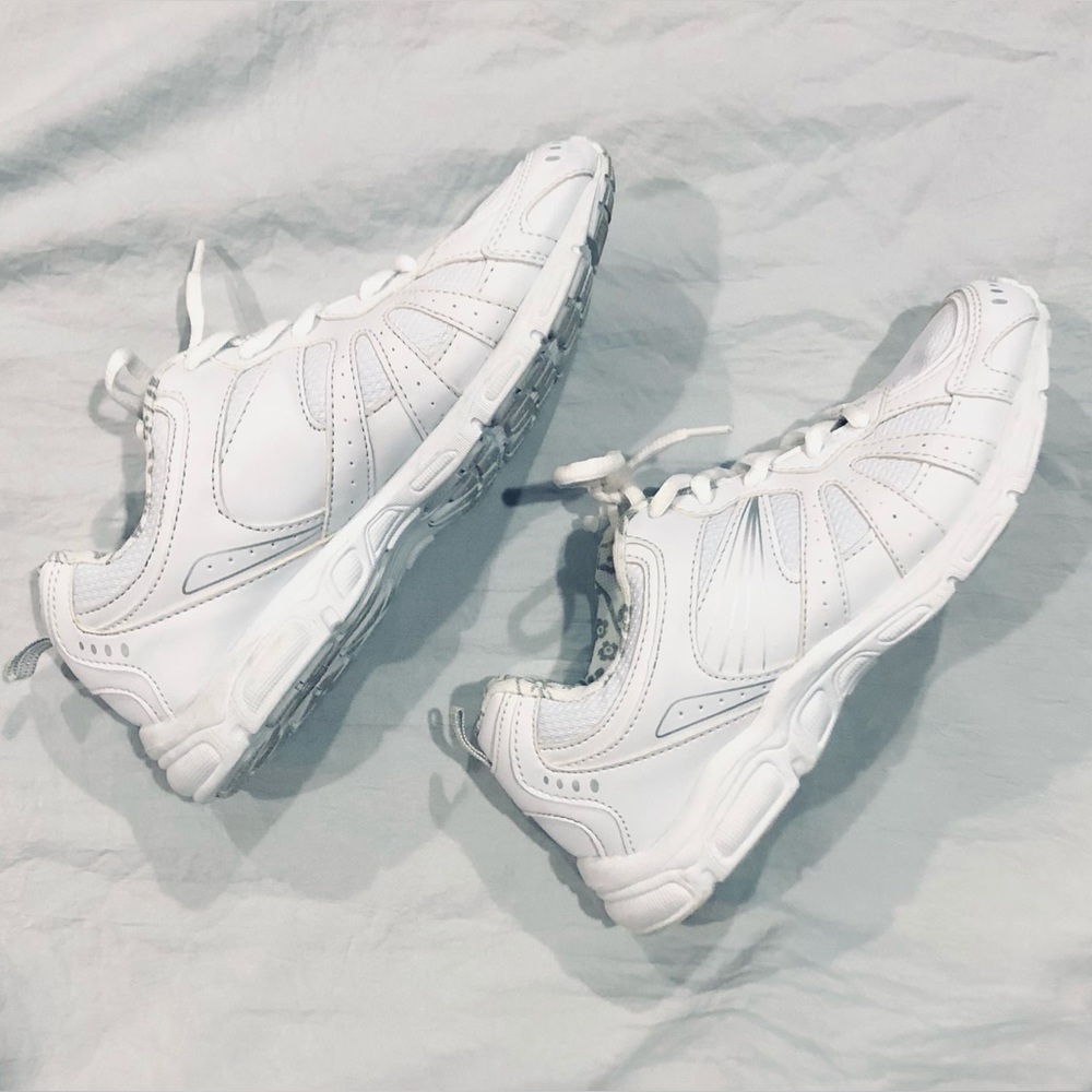 DANSKIN NOW girls/ladies white sneakers size 4 EUC - Picture 7 of 11